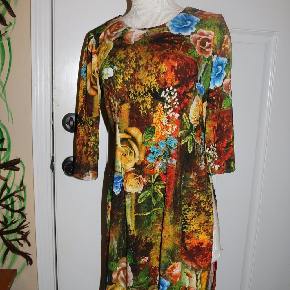 Hong ladies dress size maybe 4-6?  side slits on each side sexy head turning